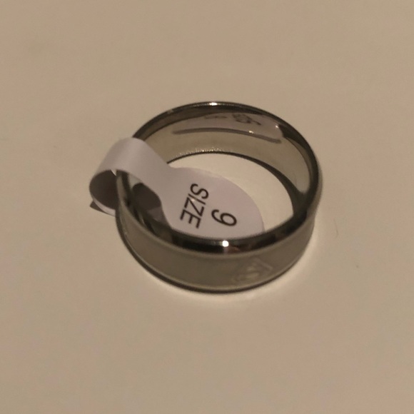 Superman Stainless Steel Titanium Silver Band Ring - Picture 6 of 8